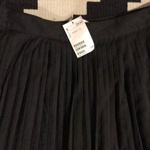 H&M Black Pleated Skirt